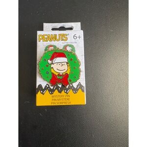 Peanuts Character Wreath Pin